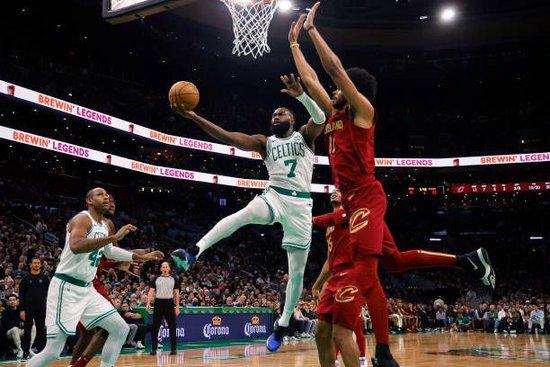  米切尔三分绝杀骑士惊险战胜雷霆