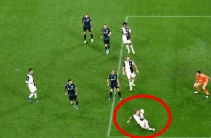  尤文图斯客场艰难逼平劲敌守住欧冠区