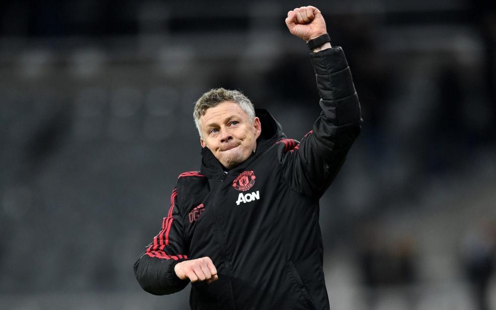  哈兰德戴帽曼城大胜曼联继续领跑英超积分榜榜首  